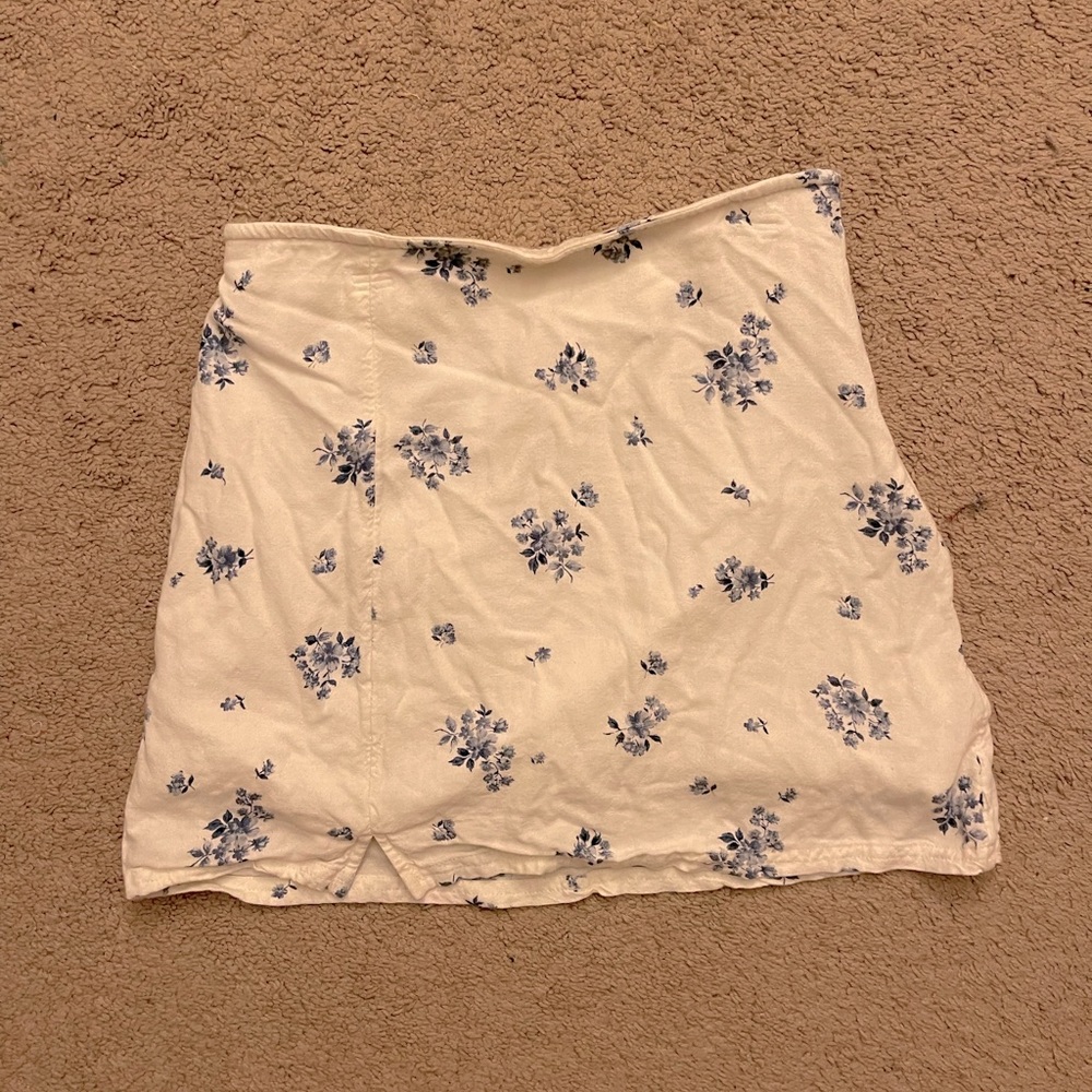 Pretty in Blue AE Skirt (Small)💙🤍